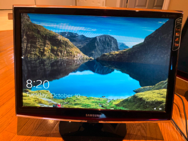 Samsung T220 22 inch LCD Monitor buy 1 or both in Monitors in Oshawa / Durham Region - Image 2