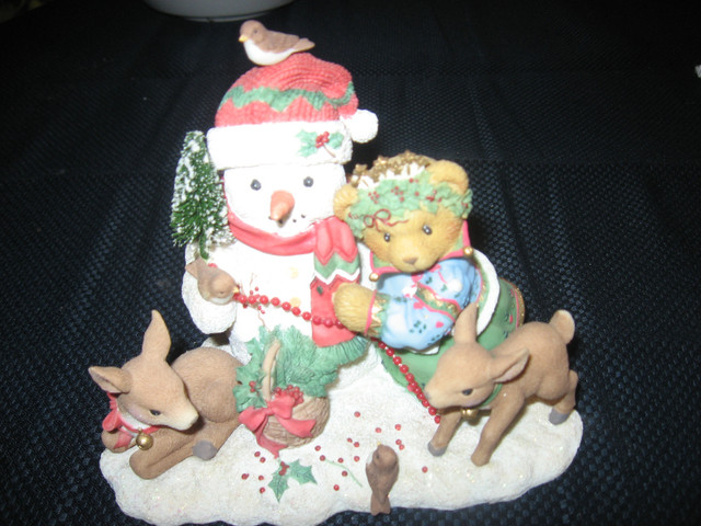 Cherished Teddies Christmas snowman display dans Art et objets de collection  à Sarnia