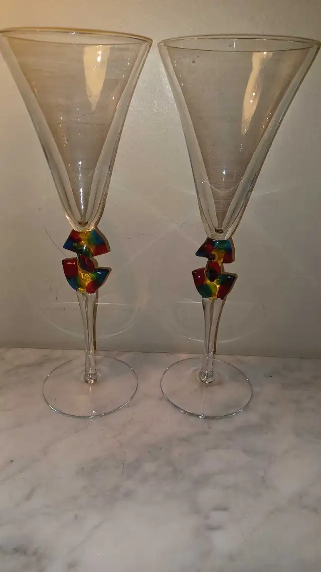 10"T Unique Set of 2 Glass Champagne Flutes Multi-Colored  in Kitchen & Dining Wares in Calgary - Image 2