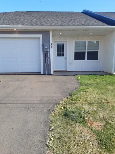 Bright and Spacious 2 bedroom, 2 bathroom 4 plex unit, located just minutes from shopping, restauran...