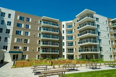 un 3 1/2 dans un immeuble à coté du maxi destimauville