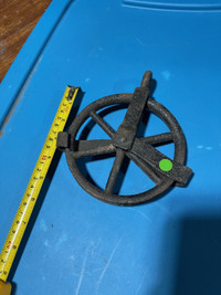 ANTIQUE 5 INCH FORGED IRON WATER WELL PULLEY #V0310