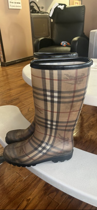  Burberry Rain boots