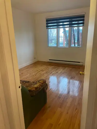 Belle Chambre non meublée à Louer, à deux pas du fleuve st Laurent en face de la plage de l’est , la...