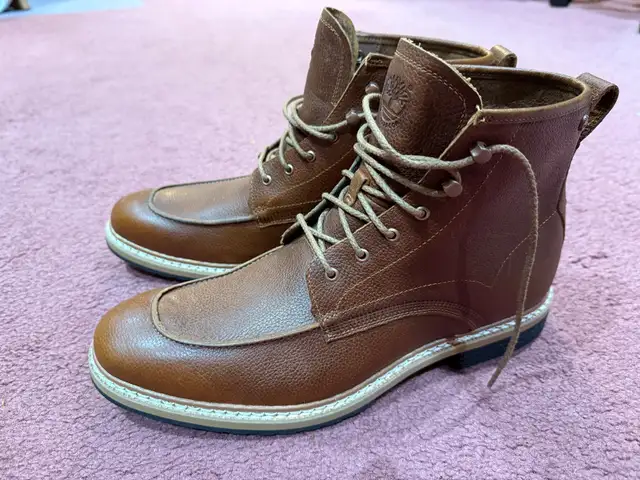 Timberland Boots in Men's Shoes in City of Toronto - Image 2