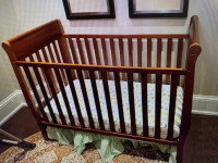 "Graco" Wood Baby Crib + MANY FREE Accessories