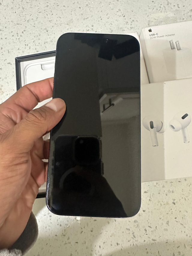 iPhone 15 Plus 128gb **Airpods/Charger Set/Delivery** in Cell Phones in Mississauga / Peel Region - Image 6
