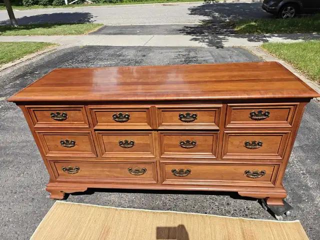 GIBBARD Dresser GREAT CONDITION CAN DELIVER  in Dressers & Wardrobes in City of Toronto - Image 7