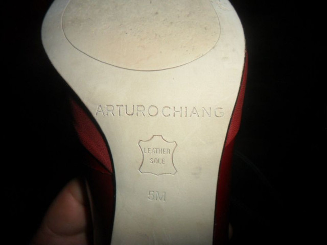 Ladies high heel red Arturo Chiang shoes in new condition size 5 in Women's - Shoes in Gatineau - Image 3