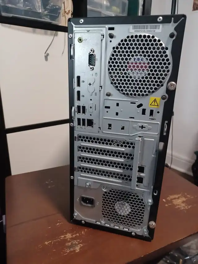 Lenovo compact tower computer in Desktop Computers in City of Montréal - Image 3