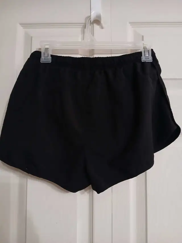 Old Navy active shorts, size small (S) in Women's - Bottoms in City of Toronto - Image 5