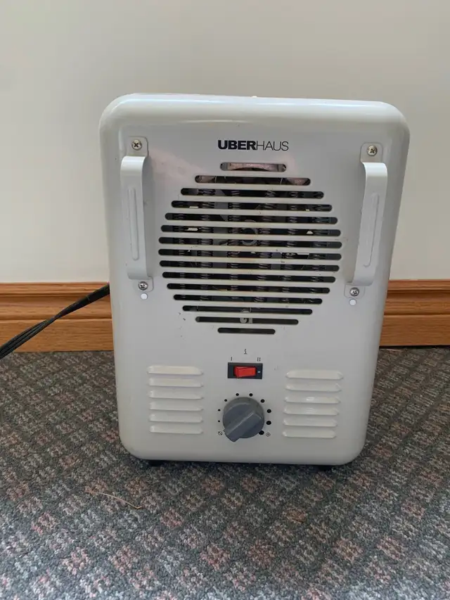 UBER HAUS 1500W Utility Space Heater in Heaters, Humidifiers & Dehumidifiers in Norfolk County - Image 2