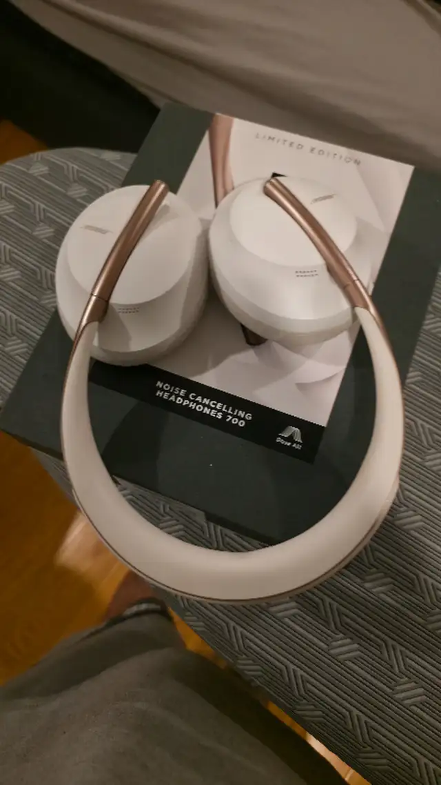 Bose Noise Cancelling Headphones 700, Limited edition Soapstone64750348965121123