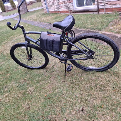 Cruising around town will be a blast on this Huffy Cranbrook Cruiser Bike, featuring a comfortable s...