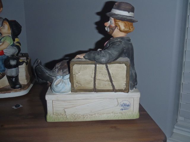 Melody in Motion "Willie the Hobo" Figurine in Arts & Collectibles in Nanaimo - Image 3