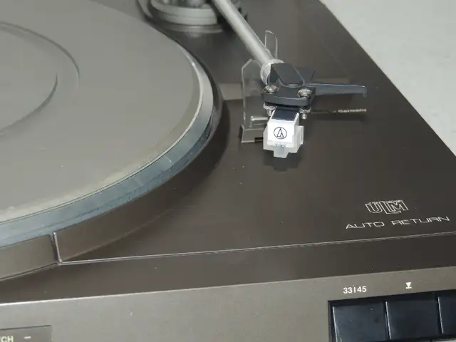 Dual CS-515 belt drive semi-auto turntable in Stereo Systems & Home Theatre in Mississauga / Peel Region - Image 4