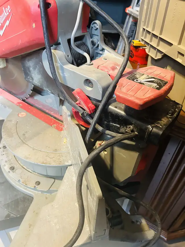 12” Milwaukee Sliding compound miter saw in Power Tools in Oakville / Halton Region - Image 5