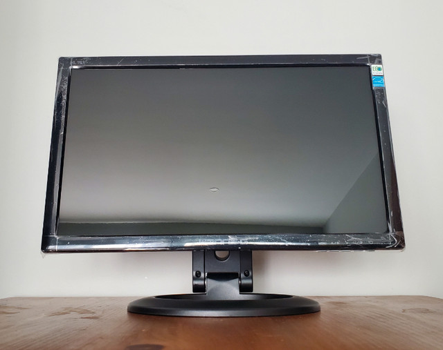 LCD 16" Monitor in Monitors in Kawartha Lakes
