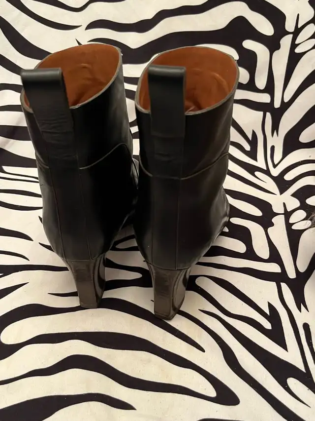 Chloé Black Leather Boots Women’s Size 38 in Women's - Shoes in City of Toronto - Image 10