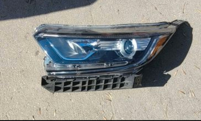 2021 crv left side headlight in Other in Winnipeg