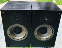 CANADIAN VINTAGE PSB 300 TWO WAY BOOKSHELF SPEAKERS