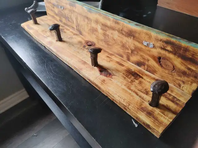 wooden shelf& coat rack in Home Décor & Accents in St. Catharines - Image 2