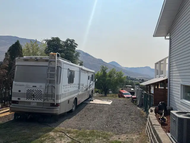 1996 Newmar Mountain Aire 40 ft. motorhome in RVs & Motorhomes in Grande Prairie - Image 2