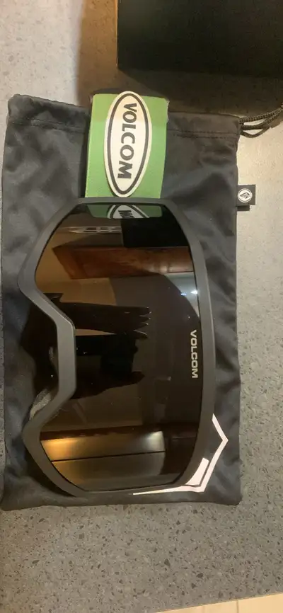 brand new volcom goggles , View more