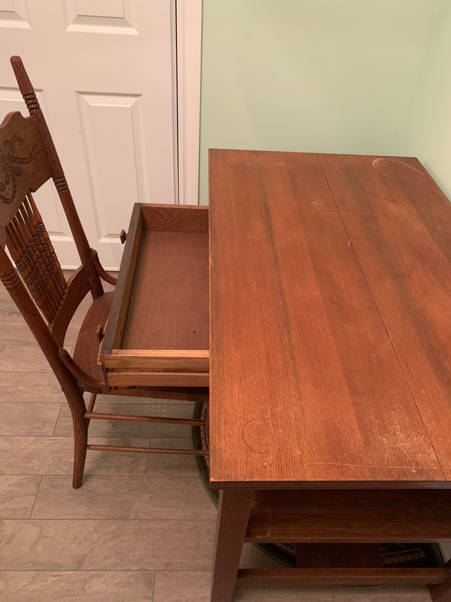 Antique Desk and Chair in Desks in Oakville / Halton Region - Image 2