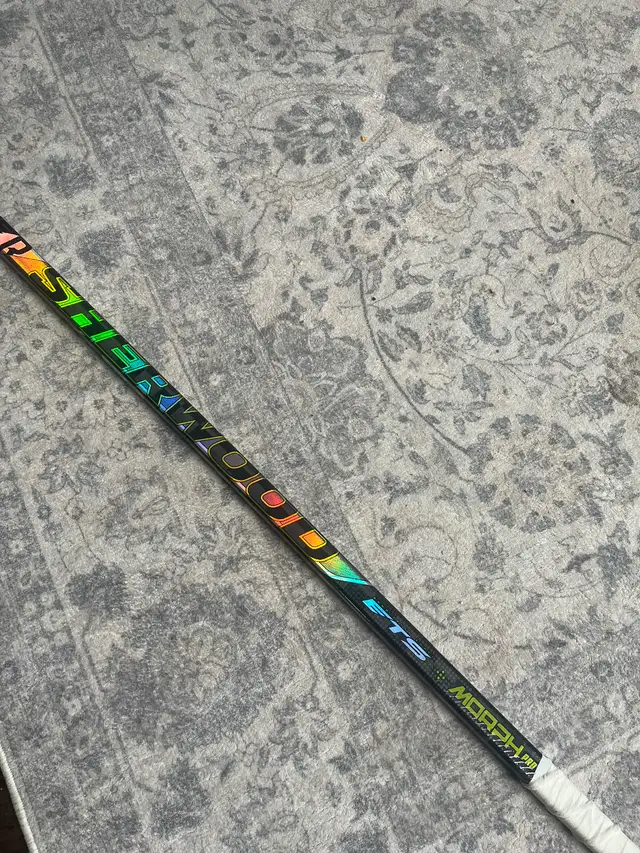 Sherwood Rekker Morph Pro Youth Hockey Stick Right Handed 20 Flx in Hockey in Guelph - Image 3