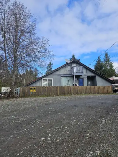 A frame house and 3 mobile homes and 9 rv pads with revenue around 110000 $ per month all on 5 acres