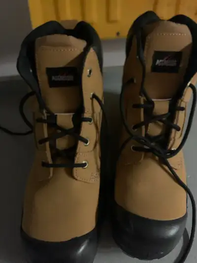 Work boots size 10.5, View more