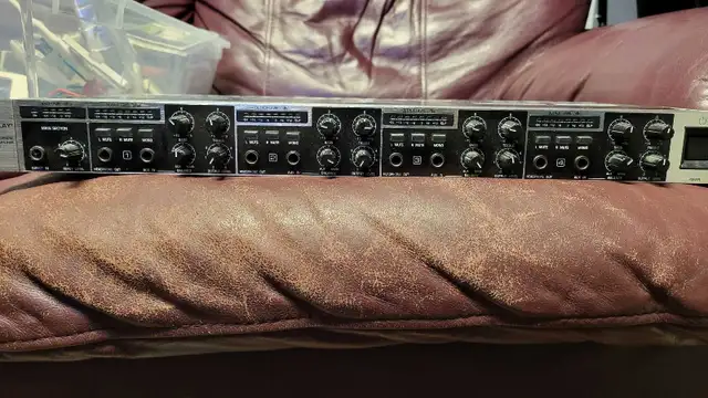 Amplificateur pour 4 écouteurs. in Pro Audio & Recording Equipment in Sherbrooke - Image 3