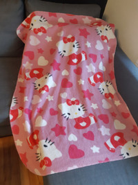 Petite couverture rose pour enfant Hello Kitty
