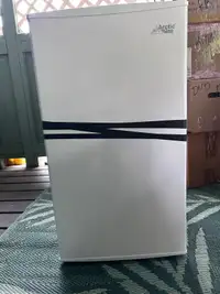 Arctic King small fridge 