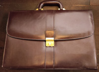 Burgundy Leather Briefcase / Porte-documents en cuire