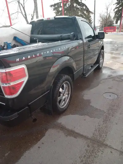 2014 F150 STX (not harley davidson) regular cab short box 4x4 with a 3.7 litre engine 235000 km look...