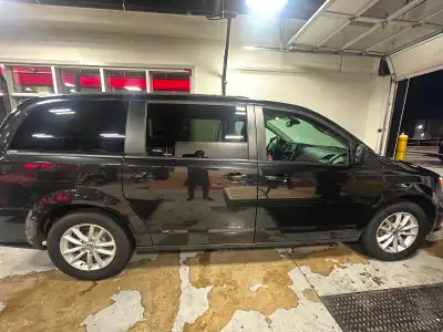 Dodge Caravan 2020– Black – 156,000 km Well-maintained 2020 Dodge Grand Caravan in excellent conditi...