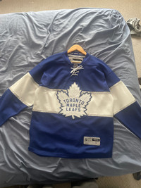 Maple leafs jersey 