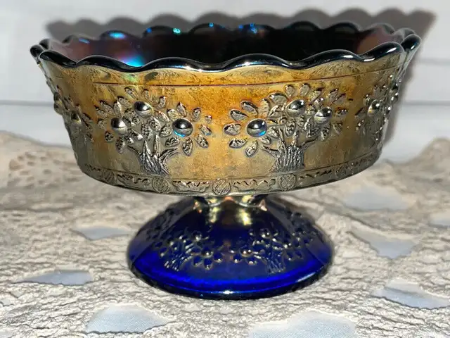 Vintage Blue Carnival Glass Candy Dish in Arts & Collectibles in Mississauga / Peel Region - Image 3