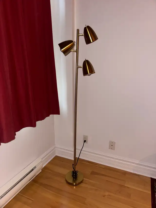 Gold floor lamp vintage mcm brass metal style 66" height in Indoor Lighting & Fans in City of Montréal - Image 9
