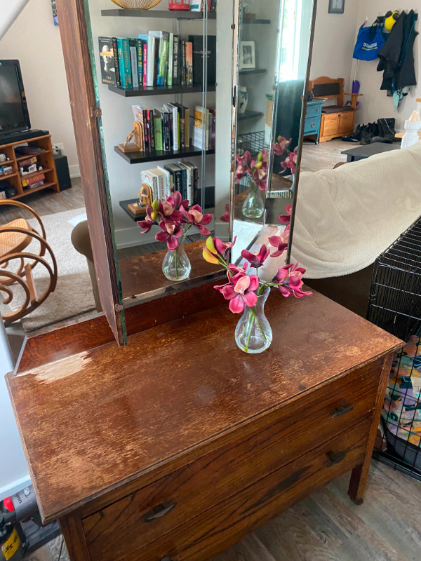 Antique Dresser and Mirror in Dressers & Wardrobes in Nanaimo - Image 3