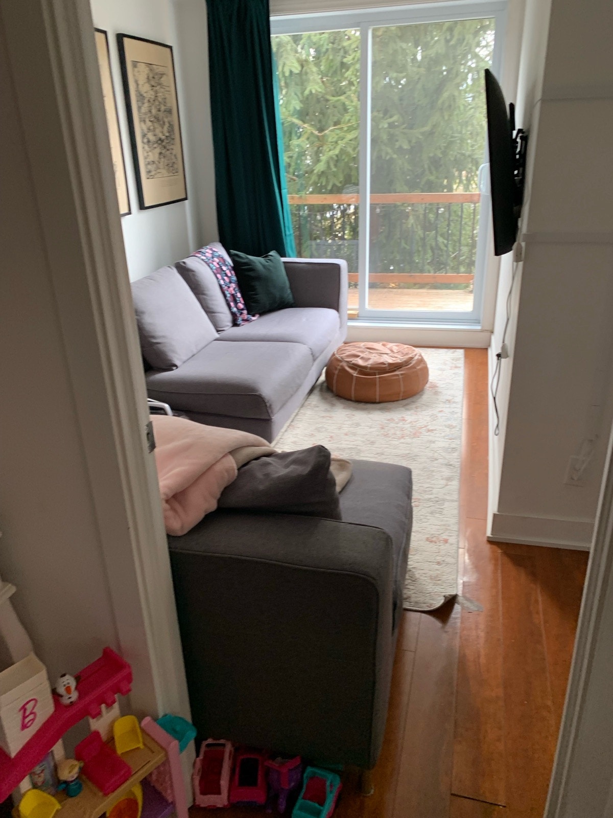Home with Backyard in La Prairie for Rent — photo 3