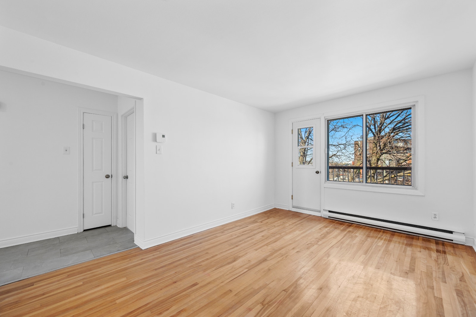 GRAND 5½ avec 3 chambres à coucher, Libre Immédiatement !! — photo 1