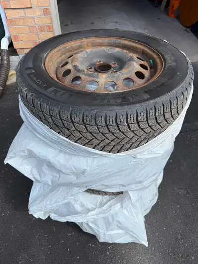 225/60R17 Michelin X-Ice set of 4 winter tires good condition on rims, no leaks, rusty but solid (20...