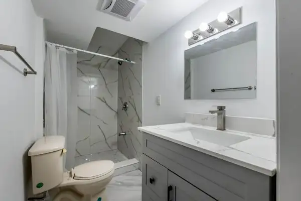 Students rental in Waterloo in Long Term Rentals in Kitchener / Waterloo - Image 4