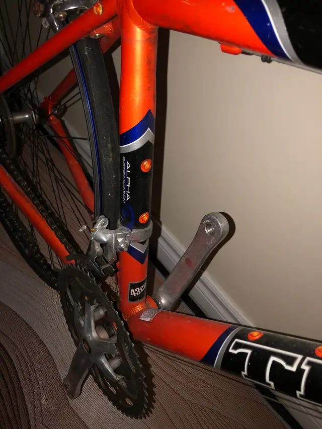 Trek road bike 43 cm in Road in City of Toronto - Image 2