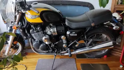 1 of 125 last production world wide (2004) ..Collectible ..only one in Quebec. Original owner. Oil c...