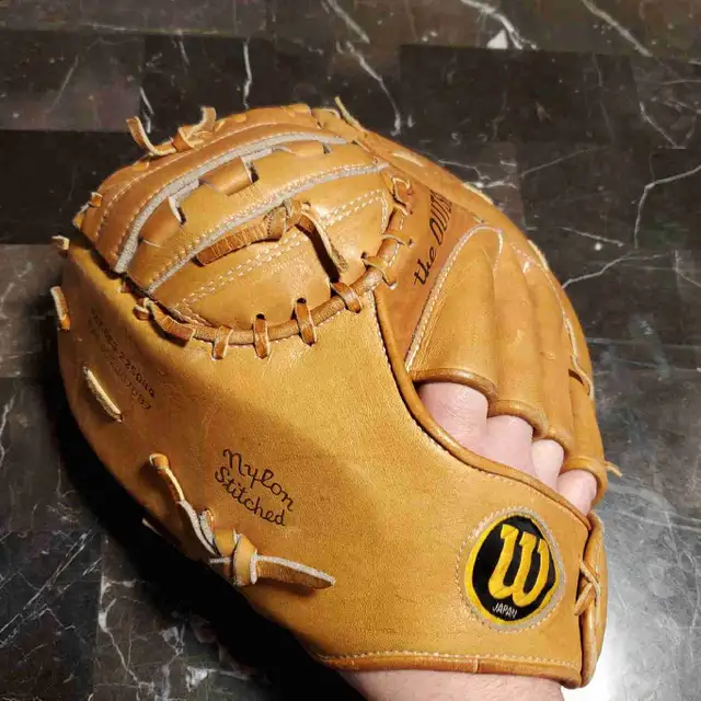 WILSON First Base Glove Baseball Glove in Baseball & Softball in Barrie - Image 2