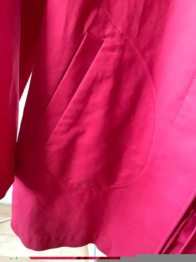 Manteau rouge léger Uniqlo - S in Women's - Tops & Outerwear in City of Montréal - Image 6